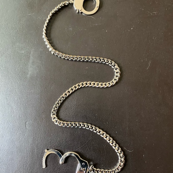 Hand cuff necklace - Picture 3 of 3